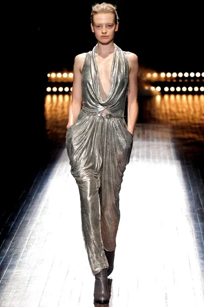 Look 25